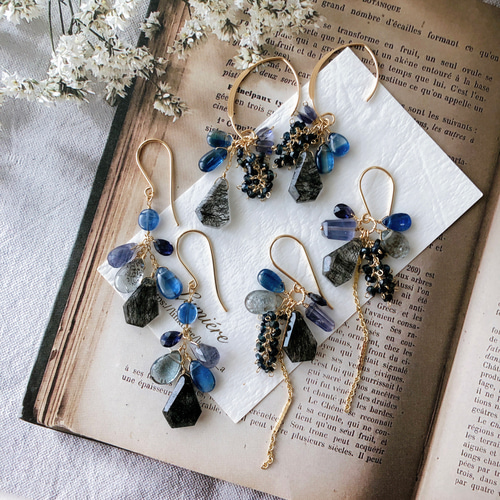 14kgfモスカイヤナイトのクローバー大人ピアス