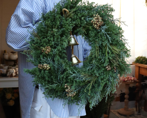 店舗装飾〉ベルが鳴る！森のリース 50cm / クリスマスリース