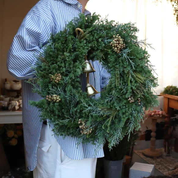 店舗装飾〉ベルが鳴る！森のリース 50cm / クリスマスリース