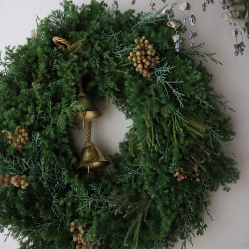 店舗装飾〉ベルが鳴る！森のリース 50cm / クリスマスリース