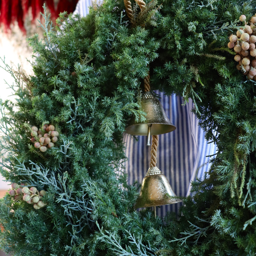 店舗装飾〉ベルが鳴る！森のリース 50cm / クリスマスリース