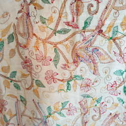 《インド伝統工芸》カンタ刺繍　大判ストール　楽園の鳥たち 5枚目の画像