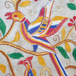 《インド伝統工芸》カンタ刺繍　大判ストール　楽園の鳥たち 3枚目の画像
