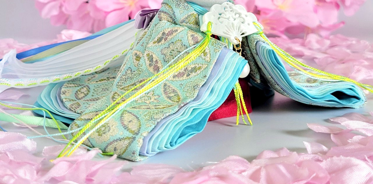 660  ひなまつり 小さなお着物〈お姫様〉【西陣織】正絹青磁色地に薄藍かさね【新襟仕様】