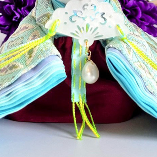 正絹の着物を着たお雛様2 kimono-kyoukomati_20038361-4set