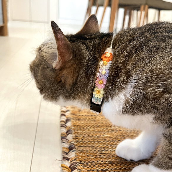 コスモス　猫さんにやさしい首輪【かぎ針編み　猫の首輪　猫　首輪　セーフティバックル　アジャスター　軽い　やわらかい】 2枚目の画像