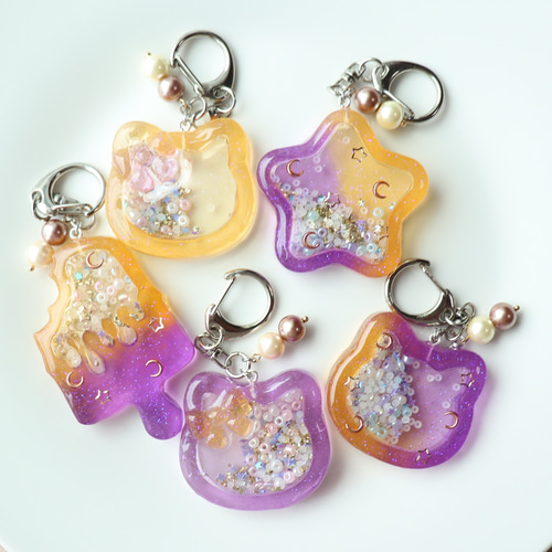ハロウィン 黒猫シェイカーキーホルダー ハンドメイド レジン