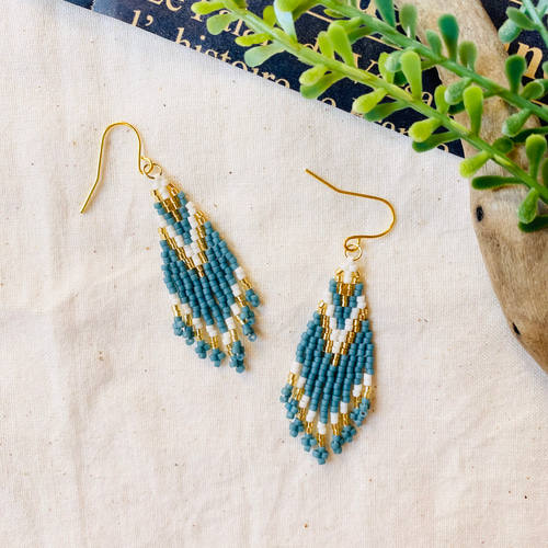 くすみカラー ネイティブなビーズフリンジピアス／イヤリング ピアス