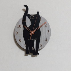 【期間限定値下げ3000円引き】【文字入れ】ねこちゃん はみ出し壁掛け時計 猫2　黒  静音壁掛け時計 2枚目の画像