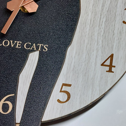 【期間限定値下げ3000円引き】【文字入れ】ねこちゃん はみ出し壁掛け時計 猫2　黒  静音壁掛け時計 5枚目の画像