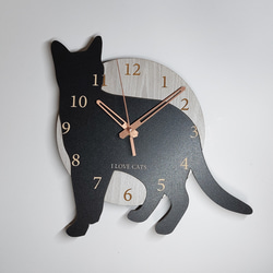 【期間限定値下げ3000円引き】【文字入れ】ねこちゃん はみ出し壁掛け時計 猫3　黒  静音壁掛け時計 1枚目の画像