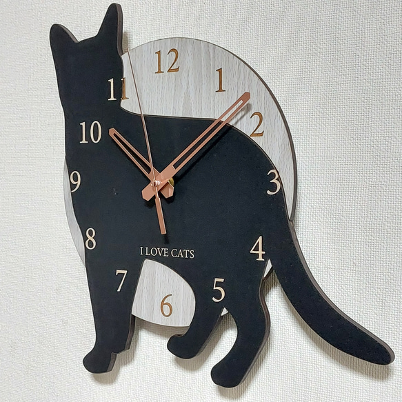 【期間限定値下げ3000円引き】【文字入れ】ねこちゃん はみ出し壁掛け時計 猫3　黒  静音壁掛け時計 3枚目の画像