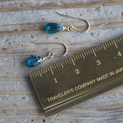 靛藍色藍晶石&lt;梨形&gt;耳環 第4張的照片