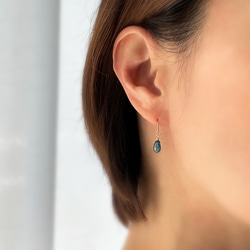 靛藍色藍晶石&lt;梨形&gt;耳環 第2張的照片