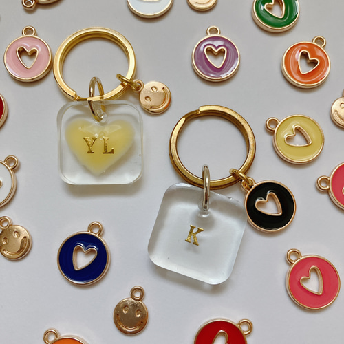 送料無料】ぷっくりハートのレジンキーホルダー 立体 デザインチャーム