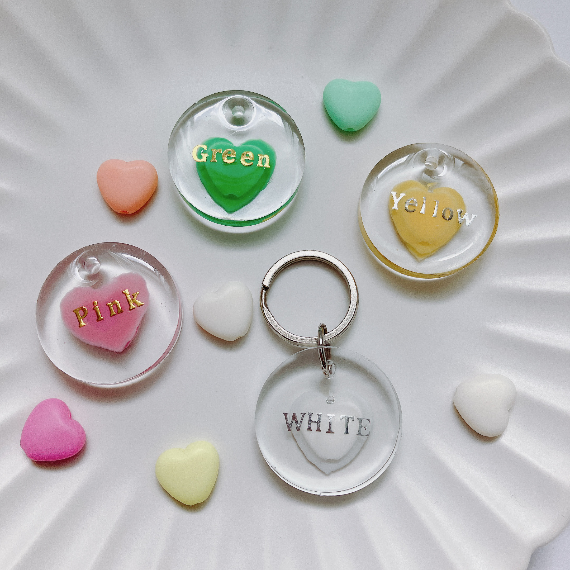 送料無料】ぷっくりハートのレジンキーホルダー 立体 デザイン