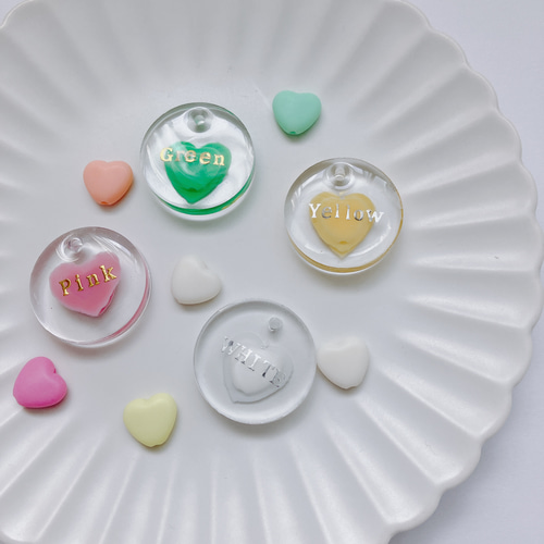 送料無料】ぷっくりハートのレジンキーホルダー 立体 デザインチャーム