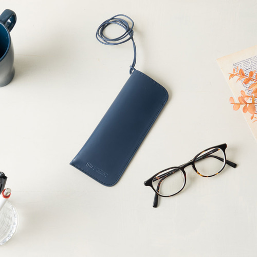 レア♬DITA メガネケース ダークブルー 刻印可】経年変化も楽しめる首下げメガネケース ペーパープルアップ