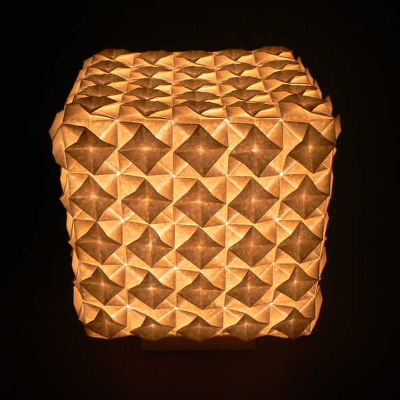 和紙の手作りランプシェード　美濃和紙使用　[折] 7-1　どこにもない癒しの手作り一点物作品　ギフト・模様替えに最適 