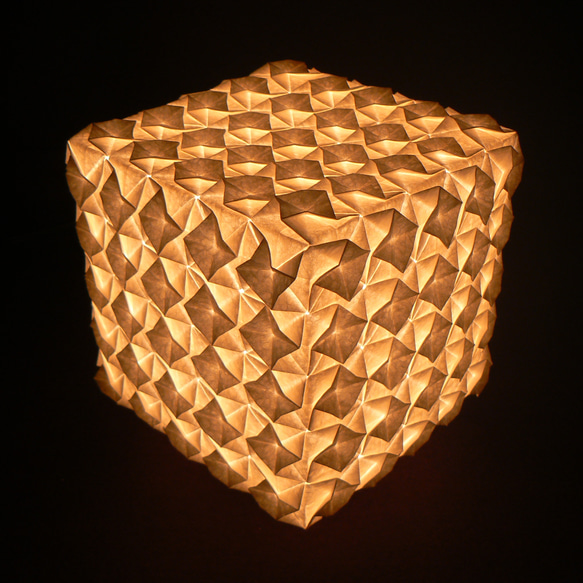 和紙の手作りランプシェード　美濃和紙使用　[折] 7-1　どこにもない癒しの手作り一点物作品　ギフト・模様替えに最適 