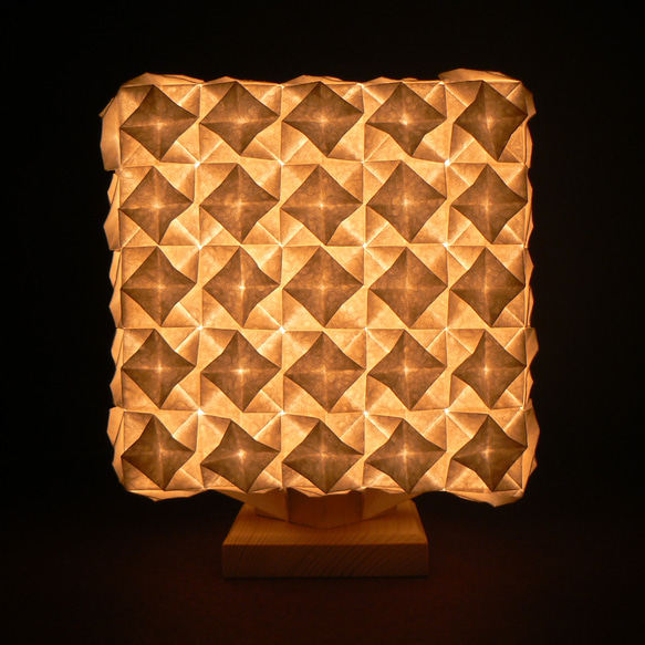 和紙の手作りランプシェード　美濃和紙使用　[折] 7-1　どこにもない癒しの手作り一点物作品　ギフト・模様替えに最適 