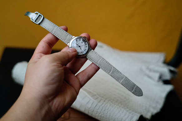 オーダー作製カルティエ(cartier)時計ベルト高級革時計ベルトワニ革時計ベルトア 2枚目の画像