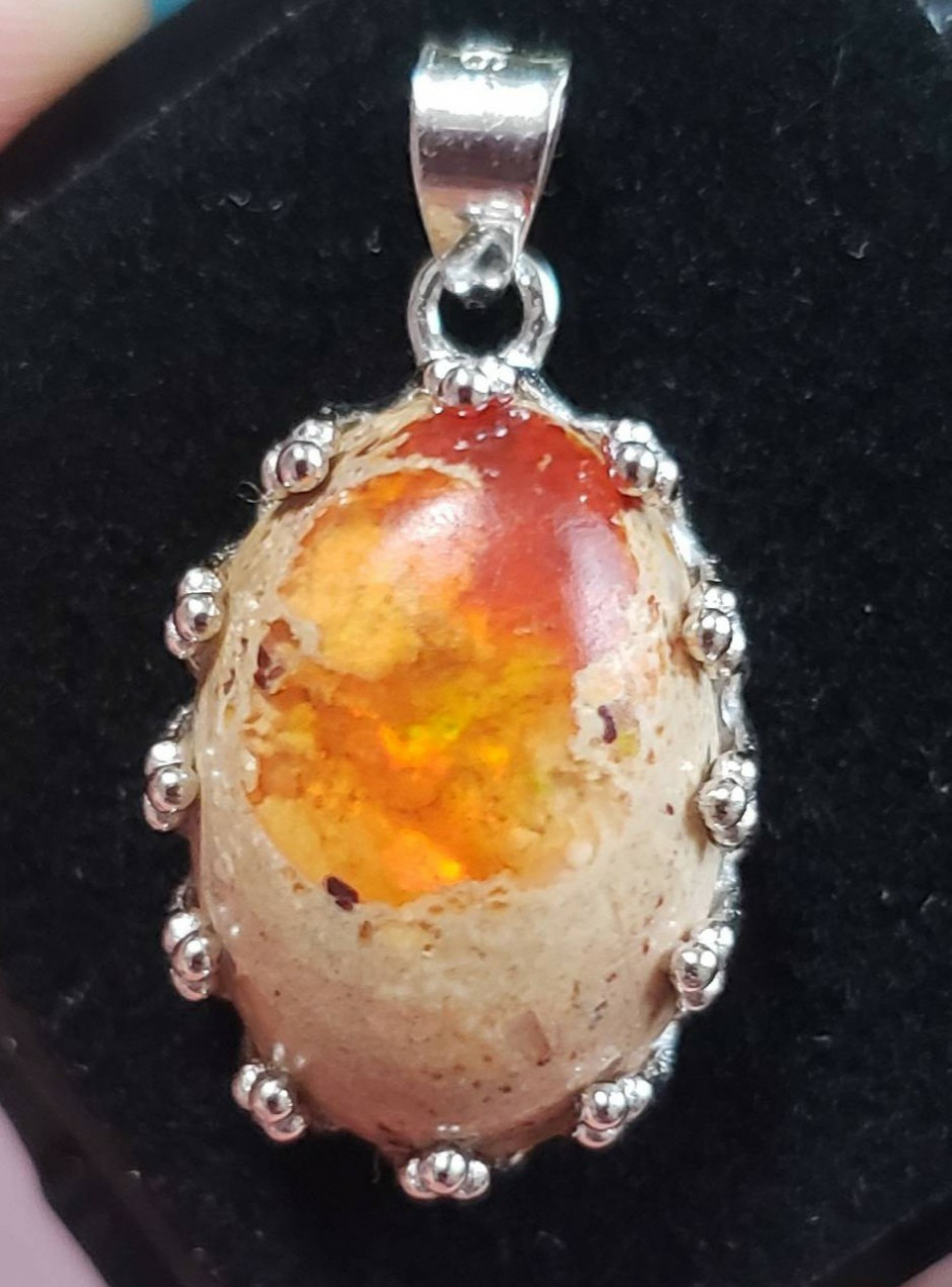 カンテラオパールチャーム