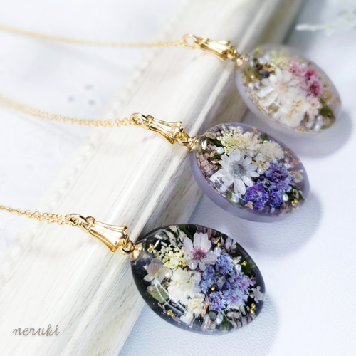 お花のレジンネックレス ブラック 38cm ボタニカル ネックレス