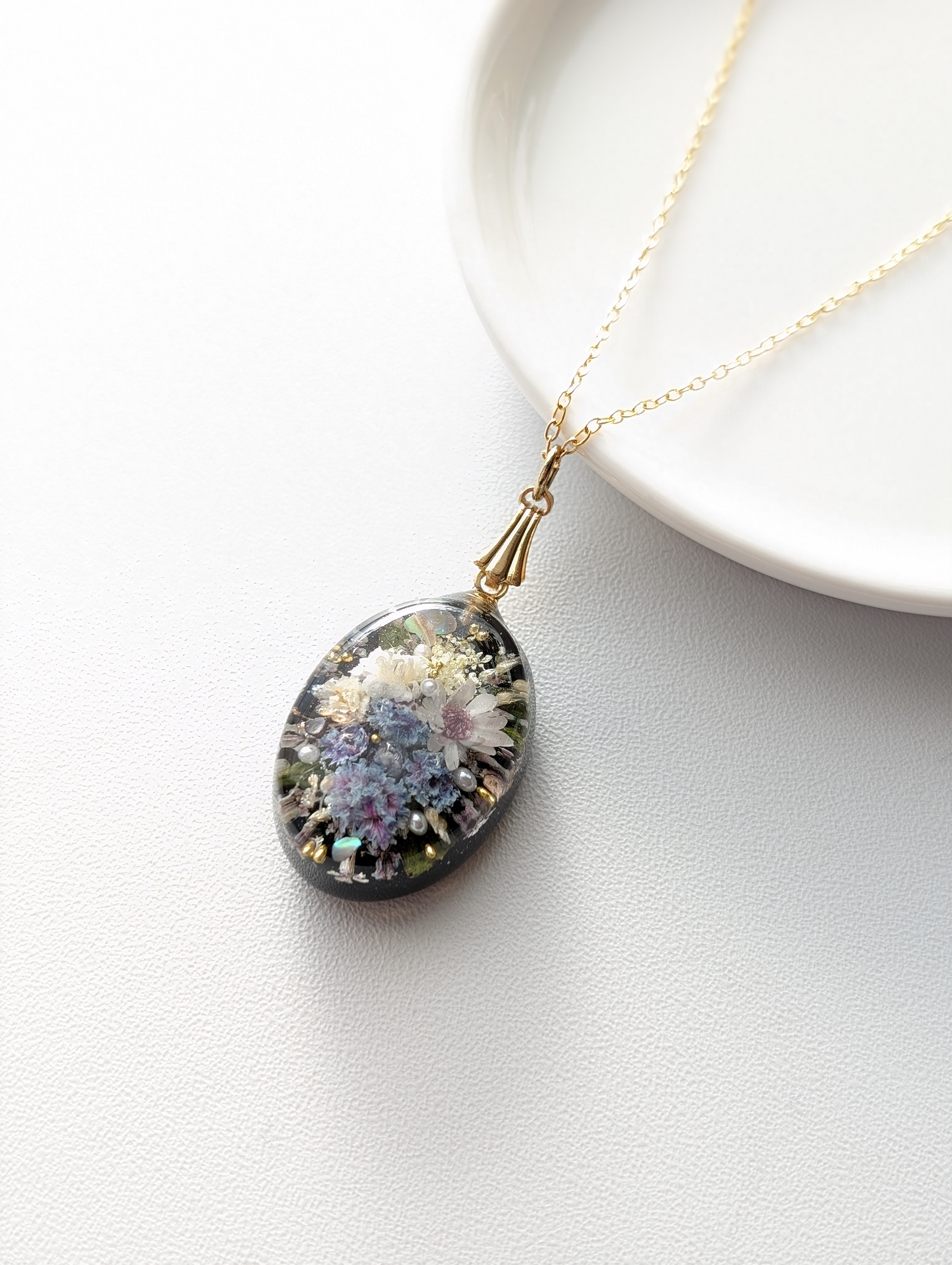 お花のレジンネックレス ブラック 38cm ボタニカル ネックレス レジン