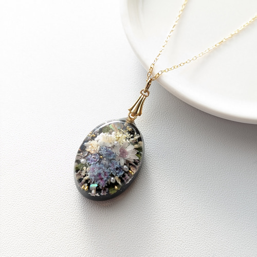 お花のレジンネックレス ブラック 38cm ボタニカル ネックレス レジン