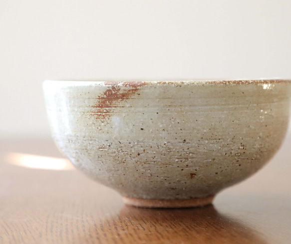 赤陶土と白釉の飯碗 7枚目の画像