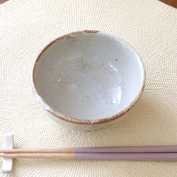 赤陶土と白釉の飯碗 2枚目の画像