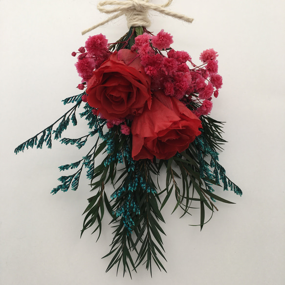 プリザーブドフラワー スワッグ 壁掛け 花束 ハンドメイド レッド バラ ローズ カスミソウ 飾り インテリア ギフト 1枚目の画像
