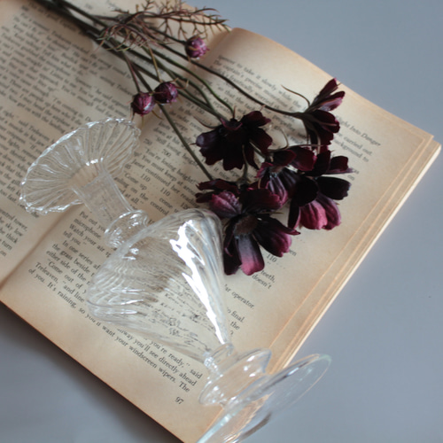 チョコレートコスモス】set小さなガラスのフラワーベースへの投げ入れ