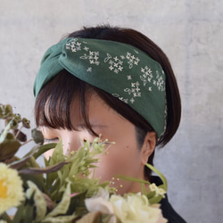 金木犀の刺繍クロスヘアバンド《グリーン》 リネン クロスターバン ヘアターバン 秋色　 1枚目の画像