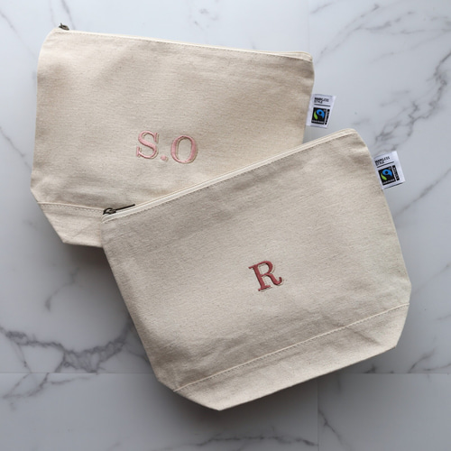 イニシャル刺繍／名入れ マチありポーチ タッセルありなし選べます 