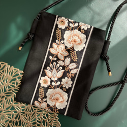 れ*ゃ様 リトルサンダーのチャーム付き♡スマホショルダ♡インド刺繍＆コヤンイサム d804263d4398611b3dad9eddcf4c06