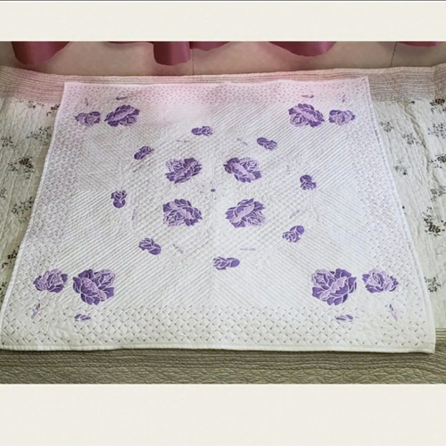 ☆ホワイトキルト(紫の薔薇)タペストリー・カバー(約96cm×96cm