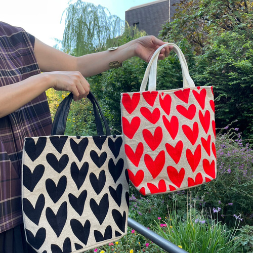 Non non dorl roseの刺繍バッグ グレーと赤 お手頃価格 Non non dorl roseの刺繍バッグ 嵌めよ グレーと赤