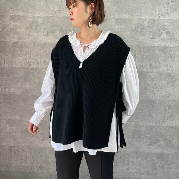 ラスト①着回し優秀ウール ゆったり細見え サイドリボンニットジレ