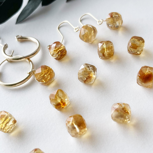 クリスタルキューブのコロンピアスチャーム＊