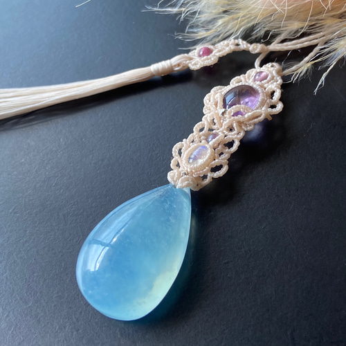 ヘミモルファイトとレインボームーンストーンのマクラメネックレス 大粒アクアマリン×アメジスト×レインボームーンストーンのマクラメ