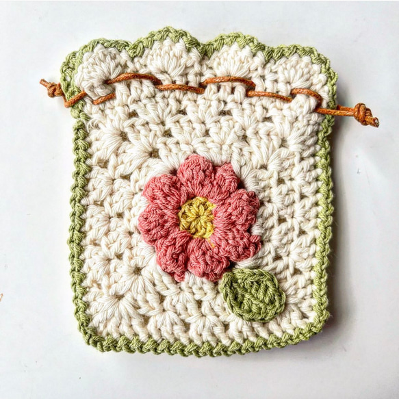 お花モチーフ巾着　ポーチ　編み物 2枚目の画像