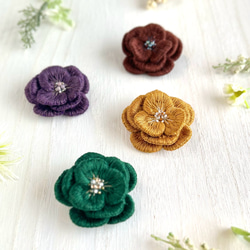 受注制作　ふっくらお花の刺繍ブローチ　新色 2枚目の画像