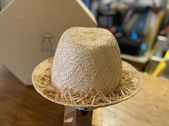 木型で作った中折れ麦わら帽子 9枚目の画像