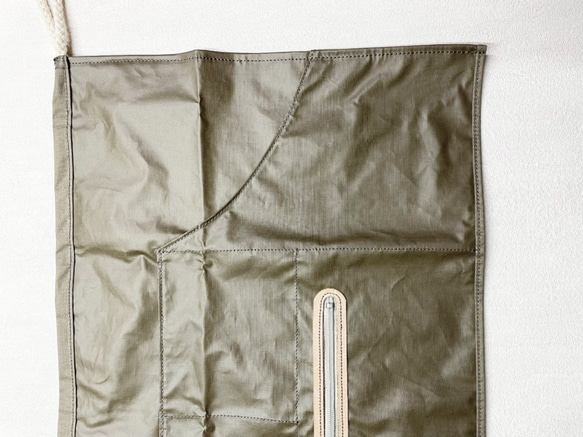 數量有限銷售！ [horo.s] 一年365天都可以使用的防水亞麻x皮革多功能沙龍圍裙（ZI210006） 第5張的照片