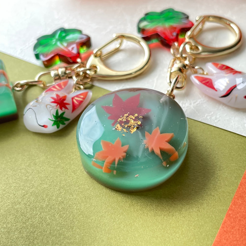 狐と紅葉のキーホルダー【秋】 キーホルダー 叶きりく 通販