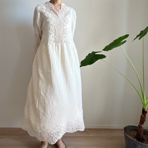 セール】 バイカラー刺繍コットンワンピース （ロング・マキシ丈