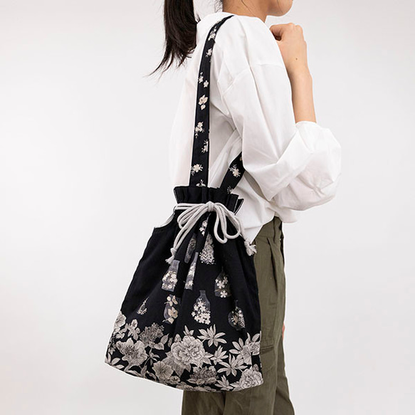 抽繩手提包～牡丹與盆栽～有角撐板的有機棉 由京都染料工廠製造 第6張的照片