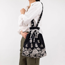 抽繩手提包～牡丹與盆栽～有角撐板的有機棉 由京都染料工廠製造 第7張的照片